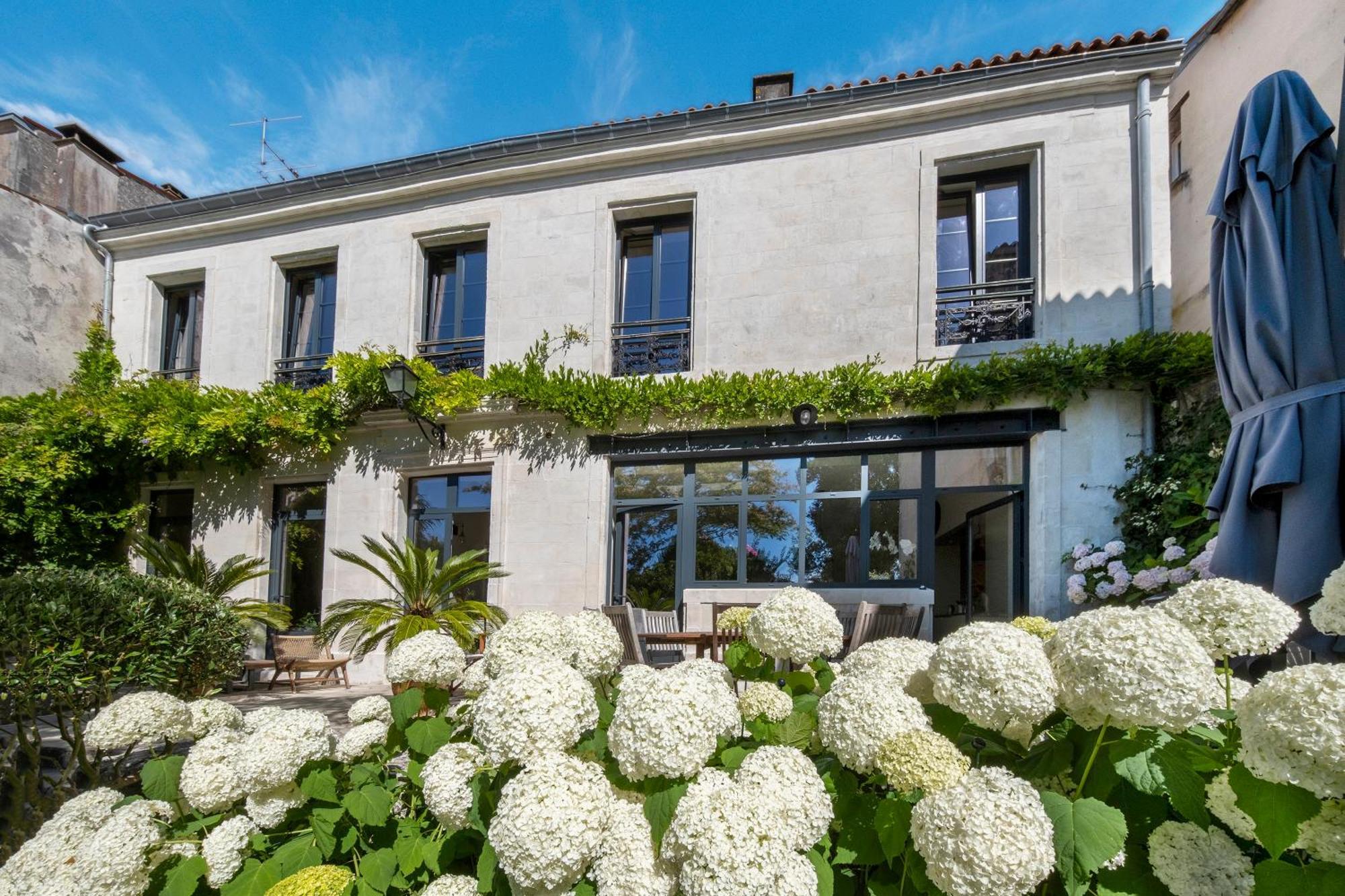 Escale Rochelaise, Gite Urbain Avec Spa Bain Nordique Et Sauna Tonneau La Rochelle  Exteriér fotografie