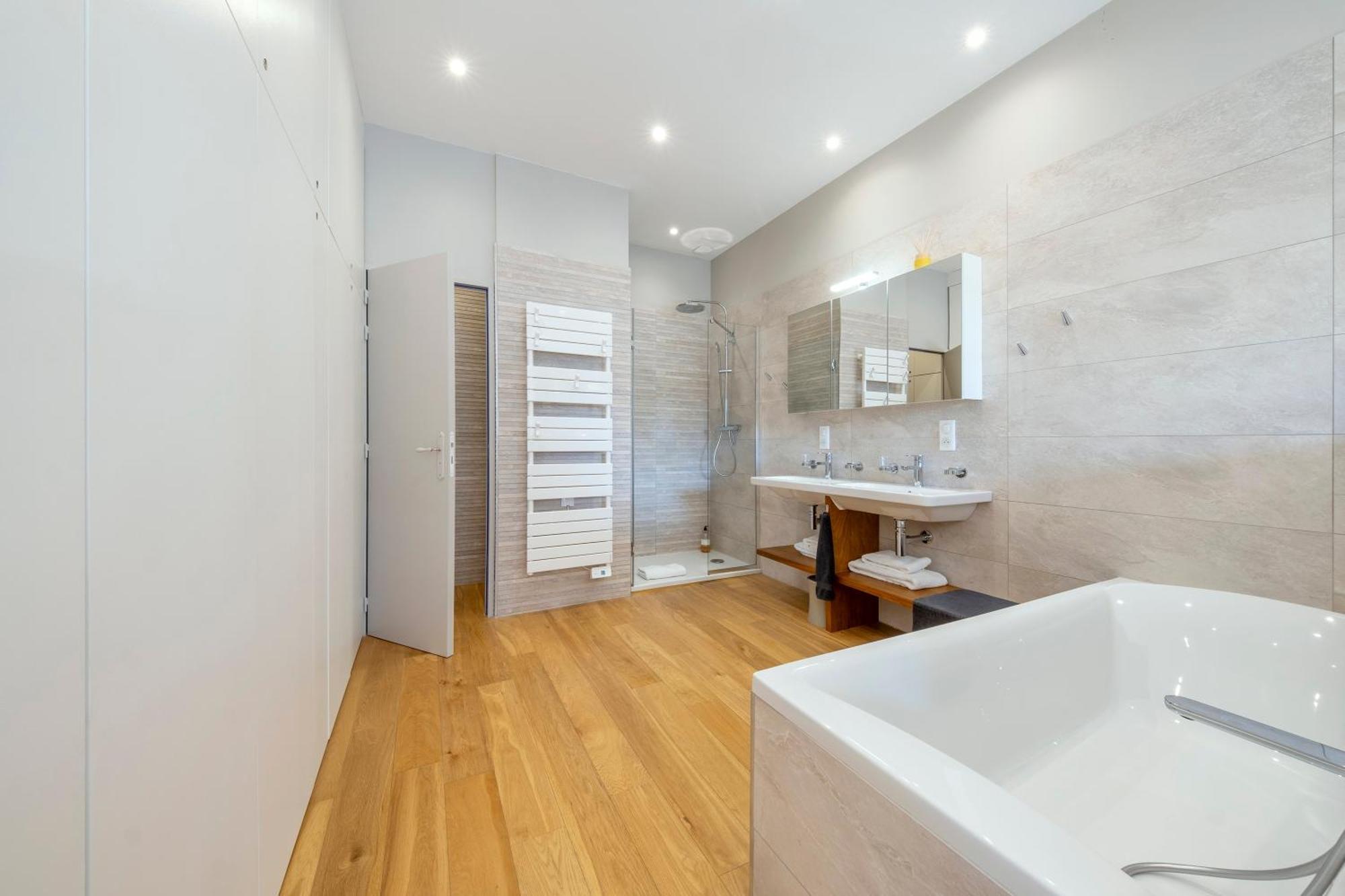 Escale Rochelaise, Gite Urbain Avec Spa Bain Nordique Et Sauna Tonneau La Rochelle  Exteriér fotografie